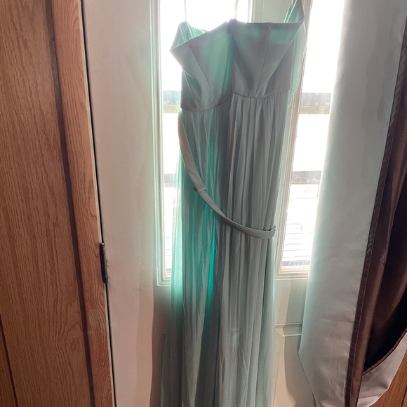 Brides maid dress. great for a prom dress. - Picture 3 of 3